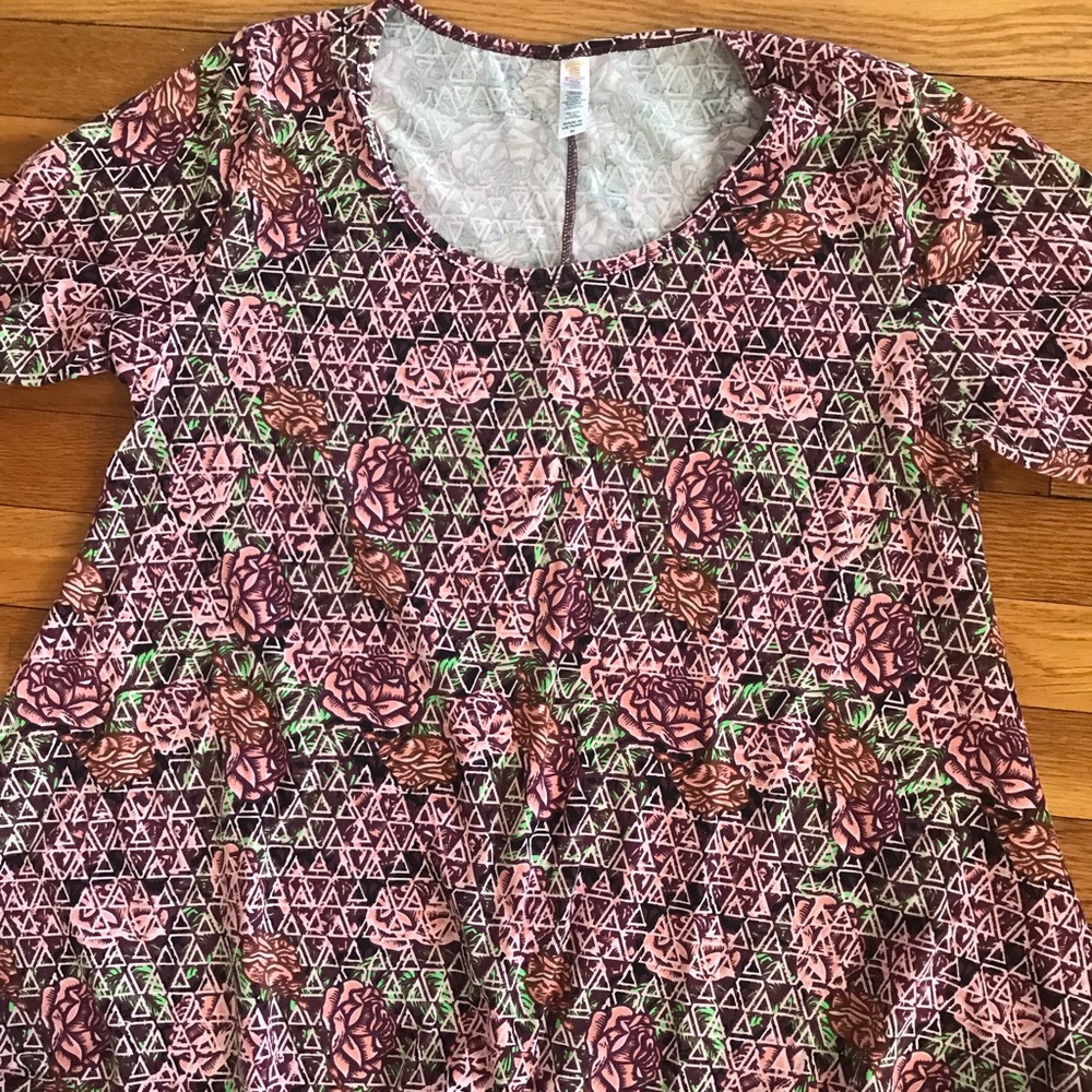 Lularoe Perfect Tee Medium